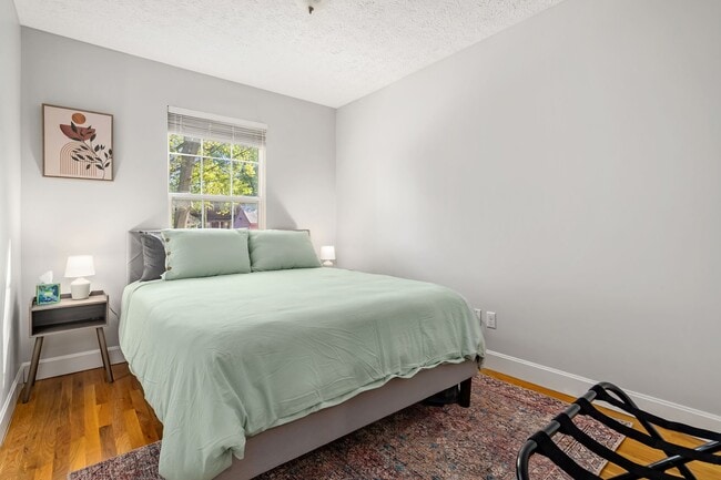 Building Photo - Beautiful 4 Bedroom in Short North
