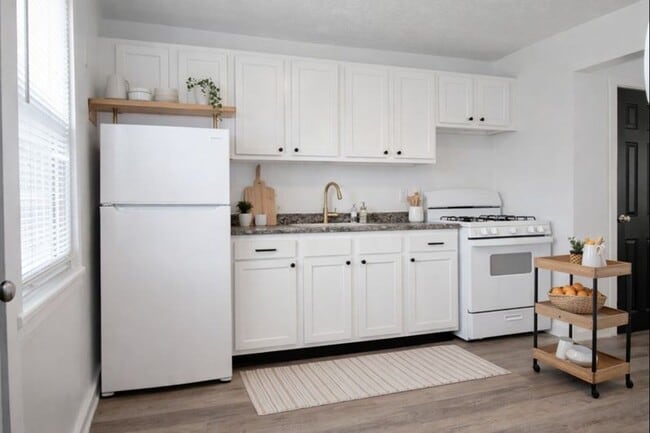 Building Photo - Charming 3-bedroom 1-bathroom in Scenic Hills Homes in Midland, PA!