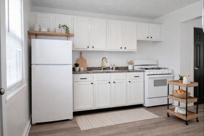 Building Photo - Spacious 3 Bedroom at Scenic Hills Homes - apply now and