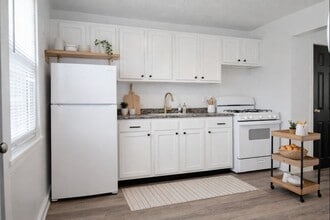 Building Photo - Secure this beautiful 3-bedroom townhome for a lower rent rate!!