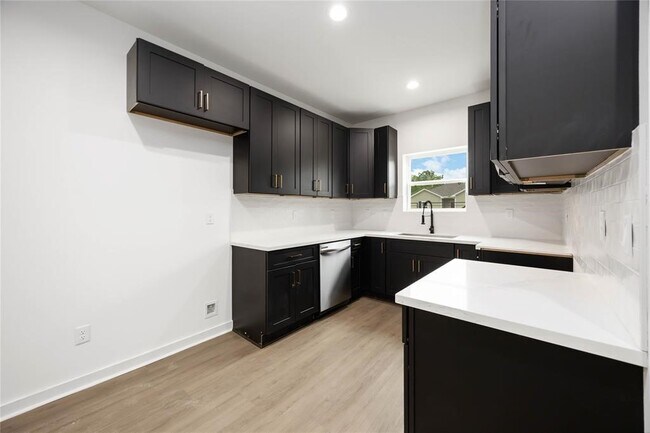 Building Photo - 416 N Carolina St