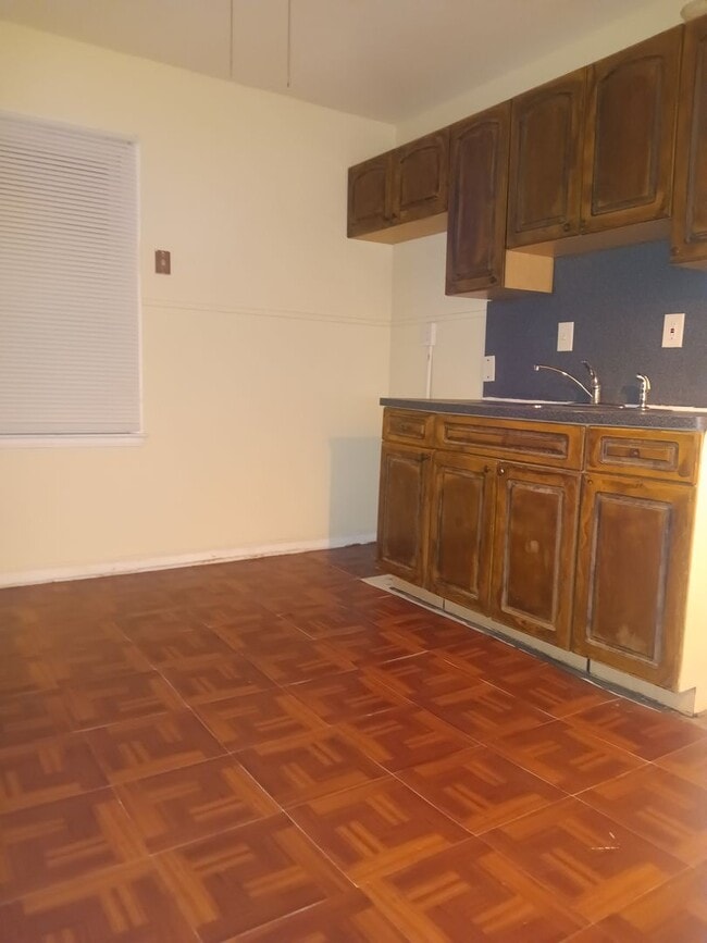 Building Photo - Section 8: 2 Bedroom Home