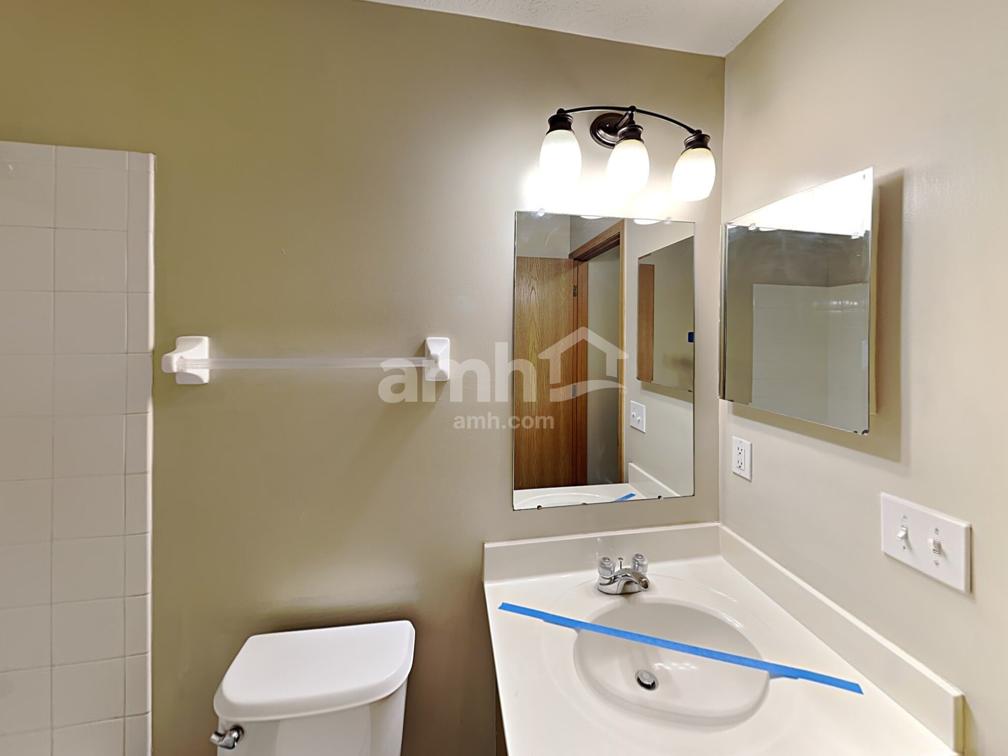 Building Photo - 1501 Scenic Valley Pl