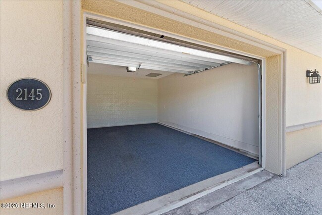 Building Photo - 115 Riverview Bend S