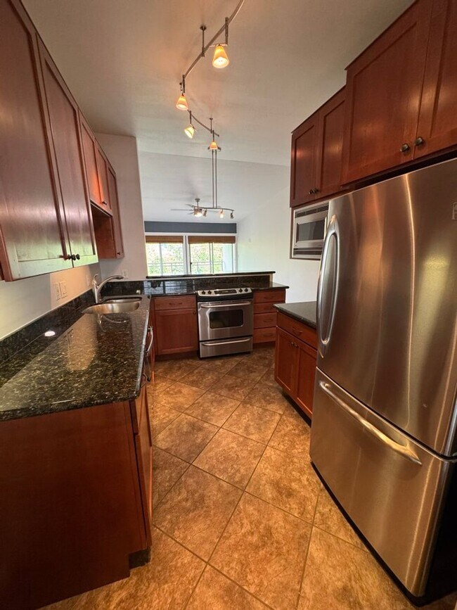 Building Photo - 1bd/1ba Bellevue Condo