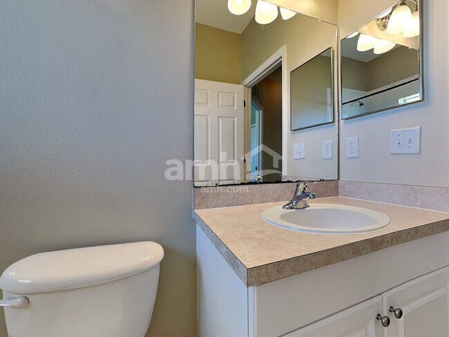 Building Photo - 1403 22nd Ave W