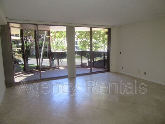 Building Photo - 425 South St