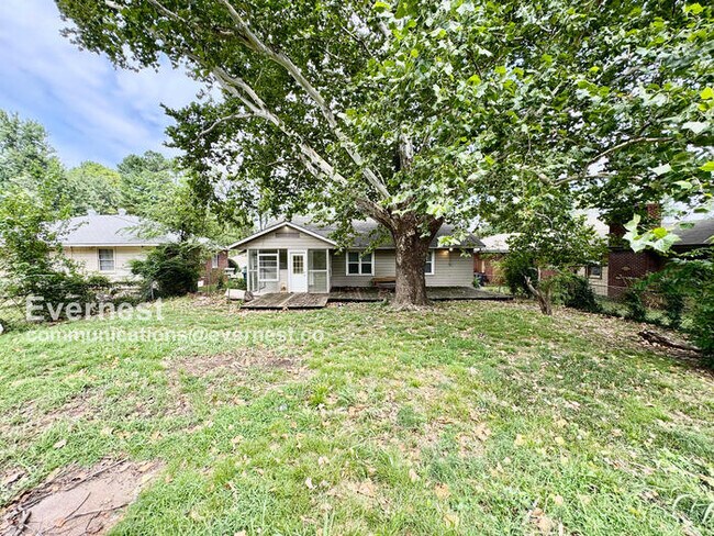 Building Photo - Lovely 3-Bedroom Home with Modern Amenitie...