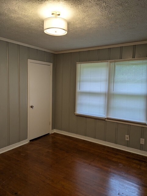Bedroom 3-has built in bookshelf - 162 W Thomas Dr