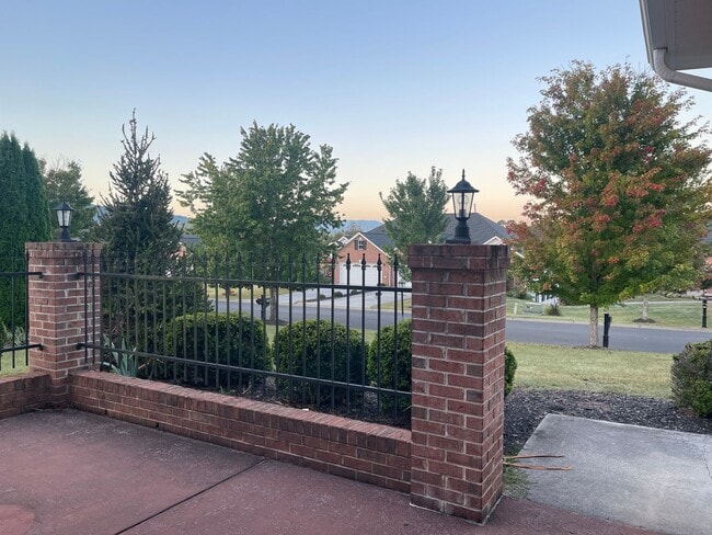 Building Photo - 1930 Scarlett Meadows Dr