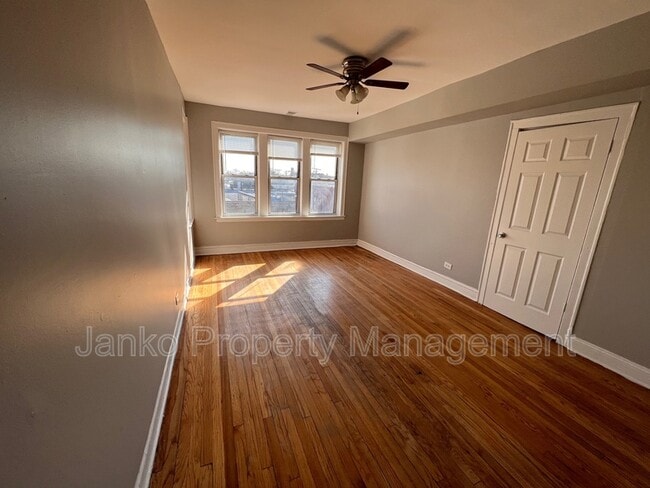 Building Photo - 3725 W Grand Ave