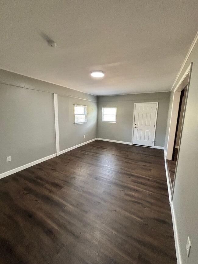 Building Photo - Spacious 3BR Rancher Near Washington Pike – Quiet Setting, Minutes to Downtown!