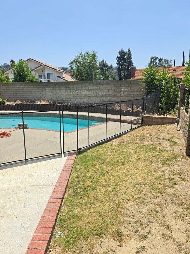 Building Photo - BEAUTIFUL 4 BEDROOM 3 BATH HOUSE. MOVE IN ...