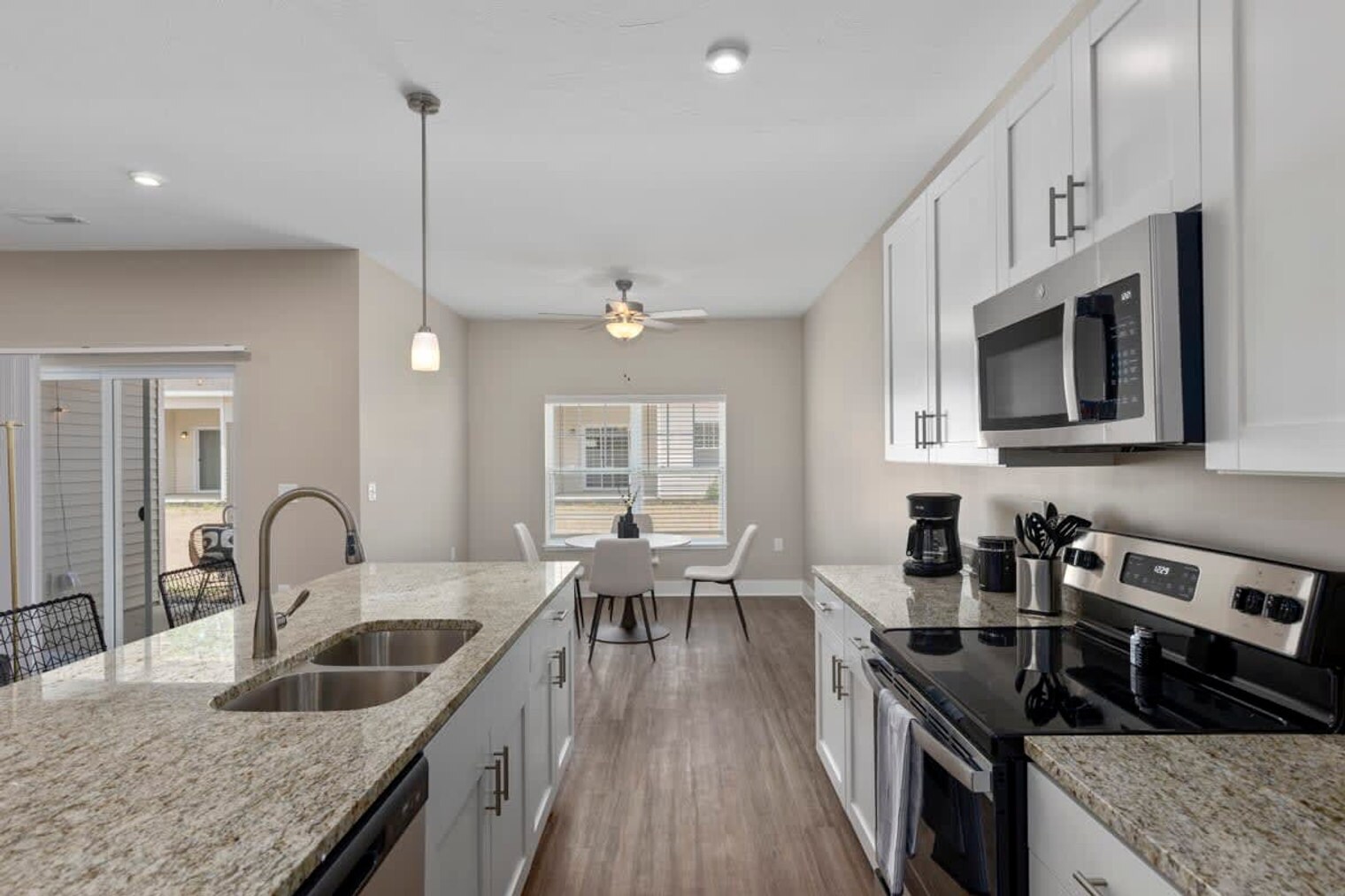 Building Photo - 5859 Zinfandel Ave