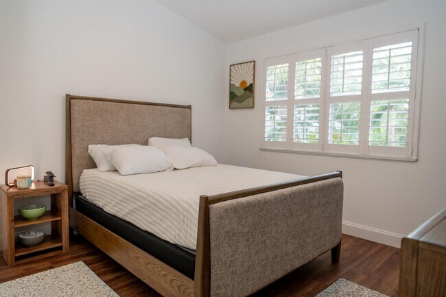 Building Photo - Northeast 15th Avenue, Fort Lauderdale, FL 33305 - 2 BR 1.5 BA townhouse