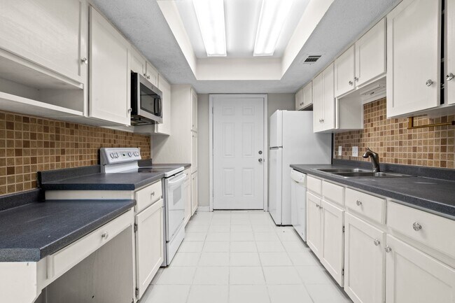 Building Photo - 3506 Parkwood Ave