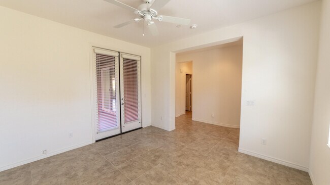 Building Photo - 570 Calle Vibrante