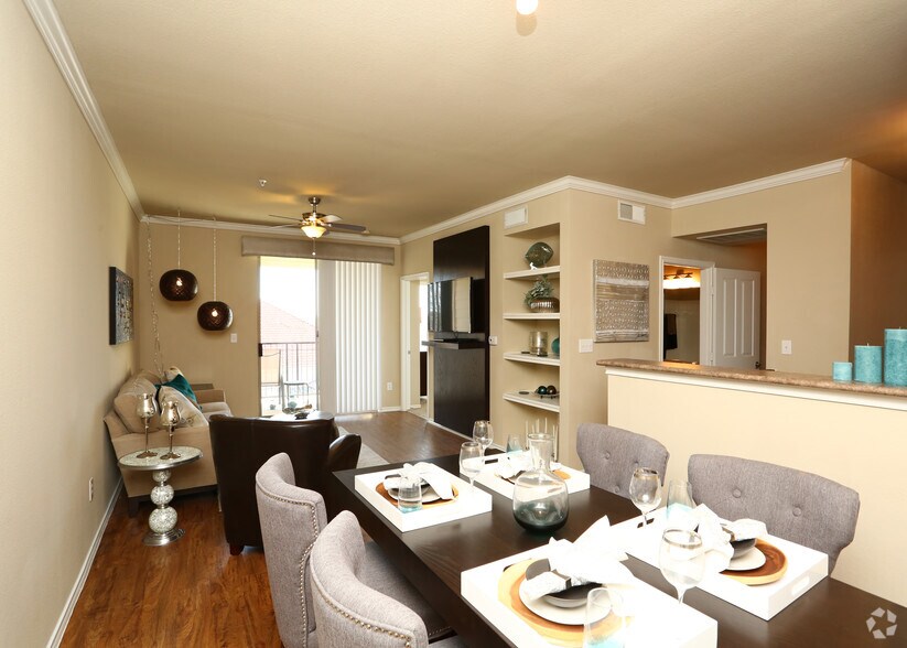 Verandas at City View 7301 Oakmont Blvd Fort Worth TX 76132