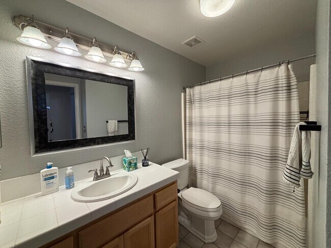 Building Photo - 1012 Freshwater Ct