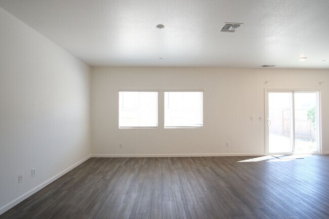 Building Photo - Move-in ready! Stunning 4-bedroom, 3-bathroom home located in the vibrant city of Manteca, CA.