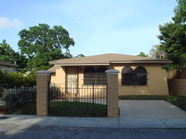 Primary Photo - 1129 SW 11th Ave