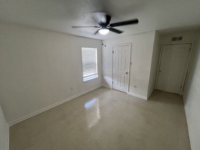 Building Photo - 2 bedroom, 2 bath apartments in Sherwood F...