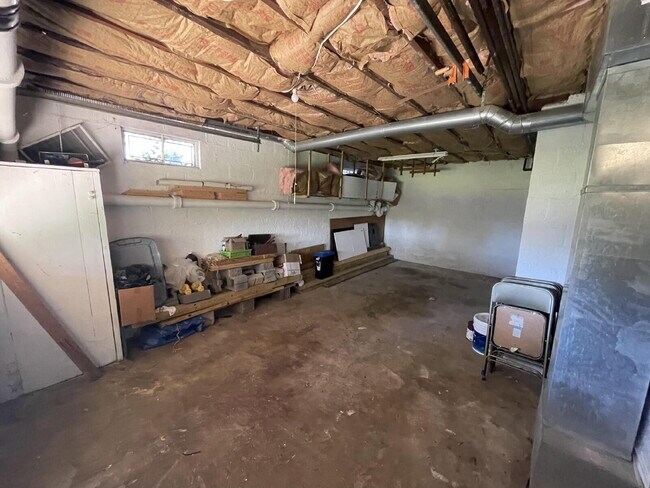 Building Photo - "Charming 3-Bed Home with Finished Basemen...