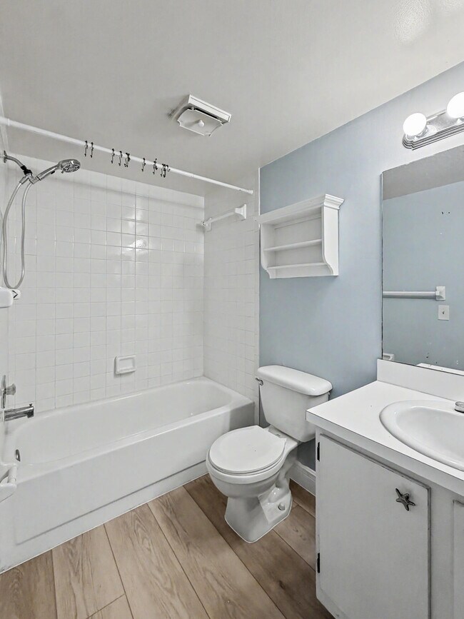 Building Photo - 330 Palmwood Pl