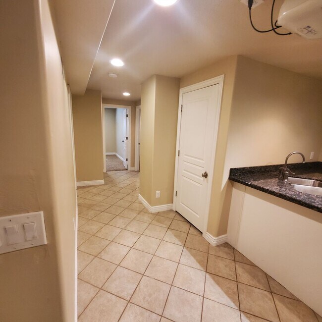Building Photo - Incredible Lehi Townhouse