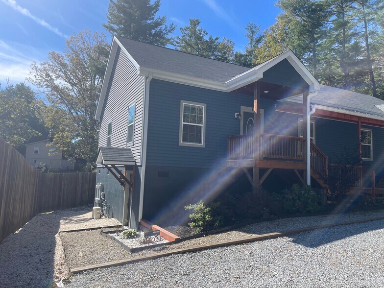 Building Photo - 568 Toms Hill Dr