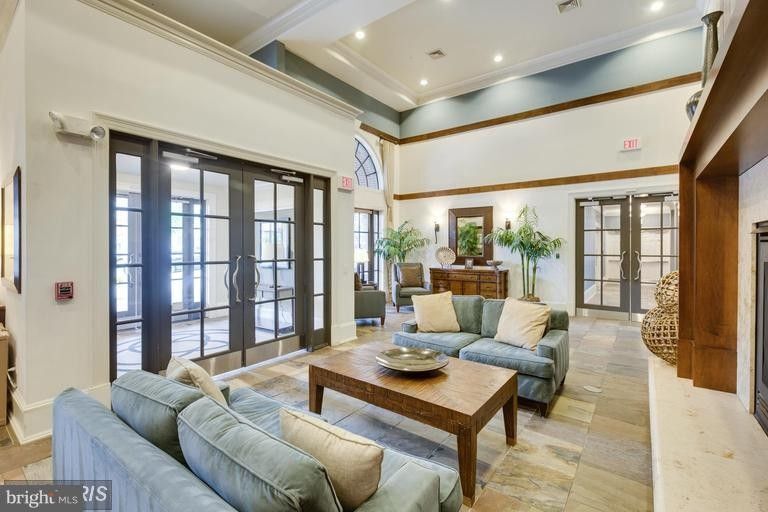 Lobby - 2321 25th St S