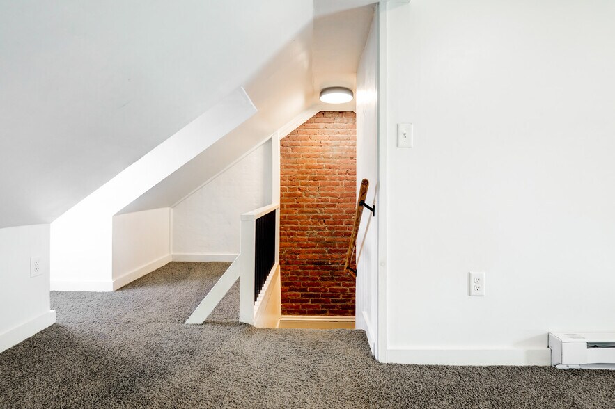 Attic Bedroom - 652 Columbia Ave