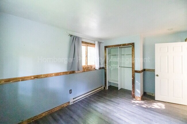 Building Photo - 1407 W Spring Ln