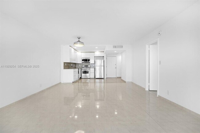 Building Photo - 2030 S Ocean Dr