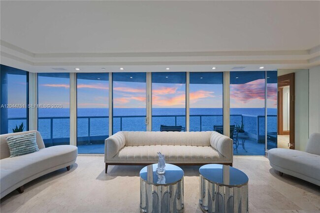 Building Photo - 5025 Collins Ave
