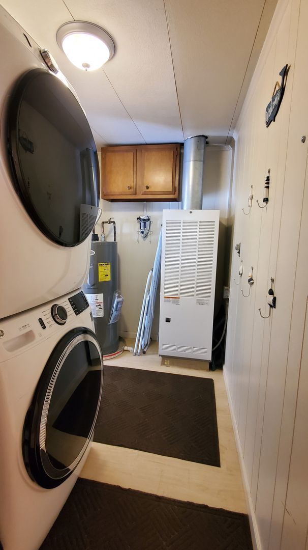 Building Photo - Charming 3-Bedroom, 1.5-Bathroom Fully Fur...