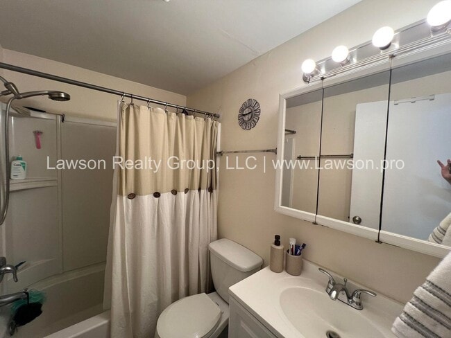 Building Photo - Close to Carvins Cove- One Level Living with Hobby Shed