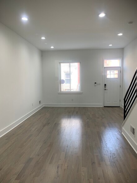 Building Photo - 2532 W Montgomery Ave
