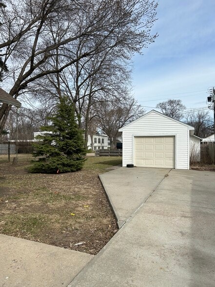 Building Photo - 1012 E 5th Ave