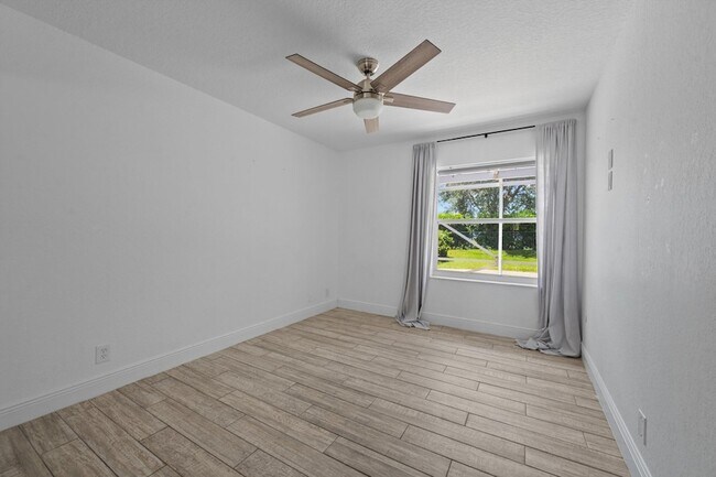 Building Photo - 3800 Miramontes Cir