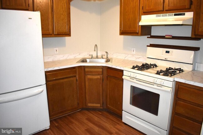 Building Photo - 27 Pin Oak Ln