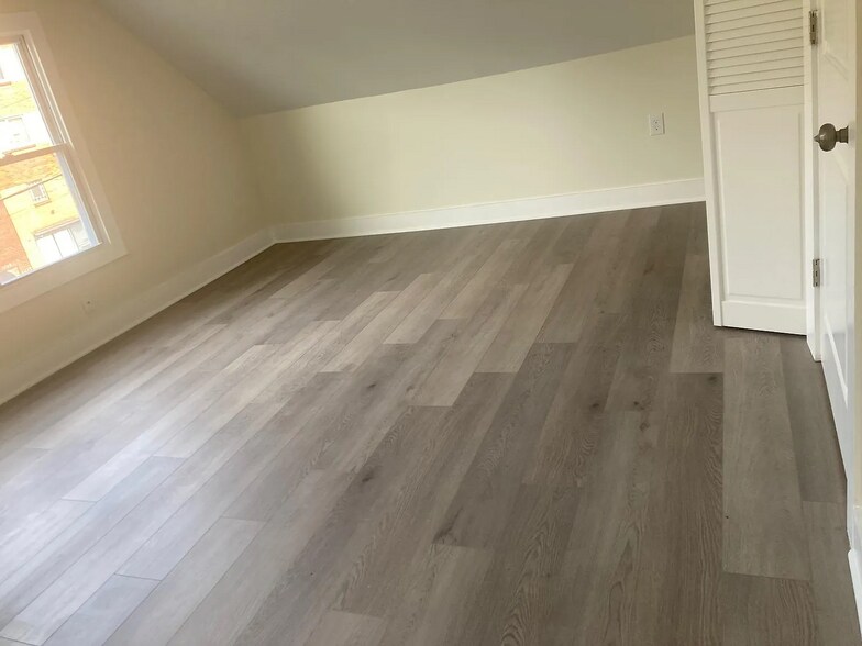 Building Photo - 2303 Murray Ave