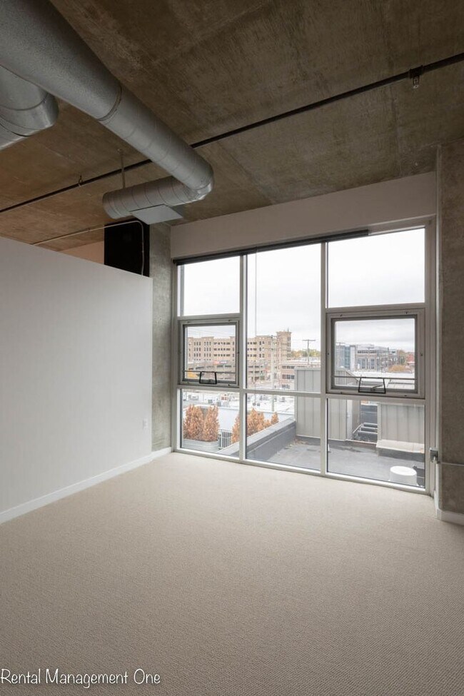 Building Photo - Downtown ROYAL OAK LIVING - 2 bed/2 bath - A CORNER WITH A VIEW!