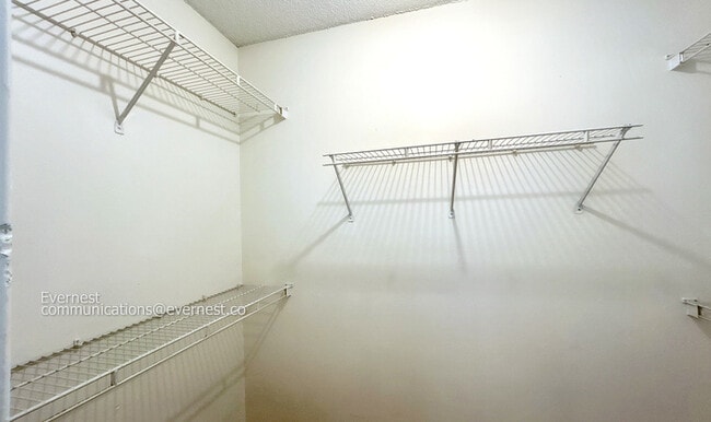 Building Photo - 9299 Grove Manor Dr