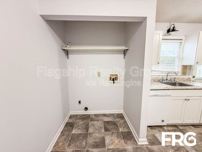 Building Photo - 107 Chesterfield Ct