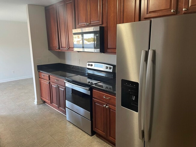 Building Photo - 3215 Lauderdale Ln