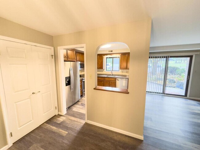 Building Photo - 4549 1/2 Hedgerow Dr