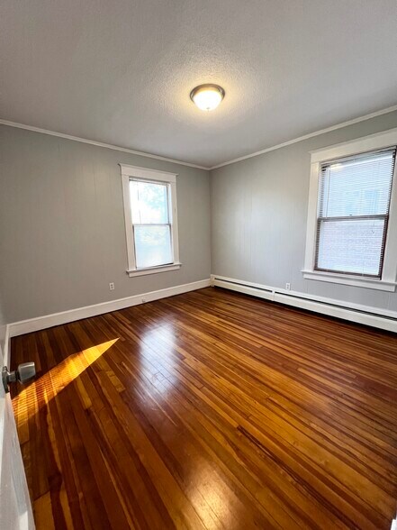 Building Photo - 532 High St