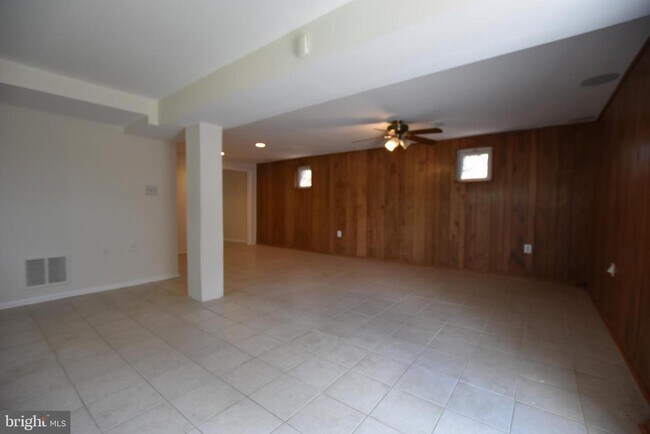 Building Photo - 4015 Heathfield Rd
