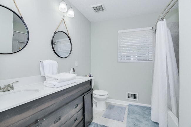 Building Photo - 2426 Brentwood Pl